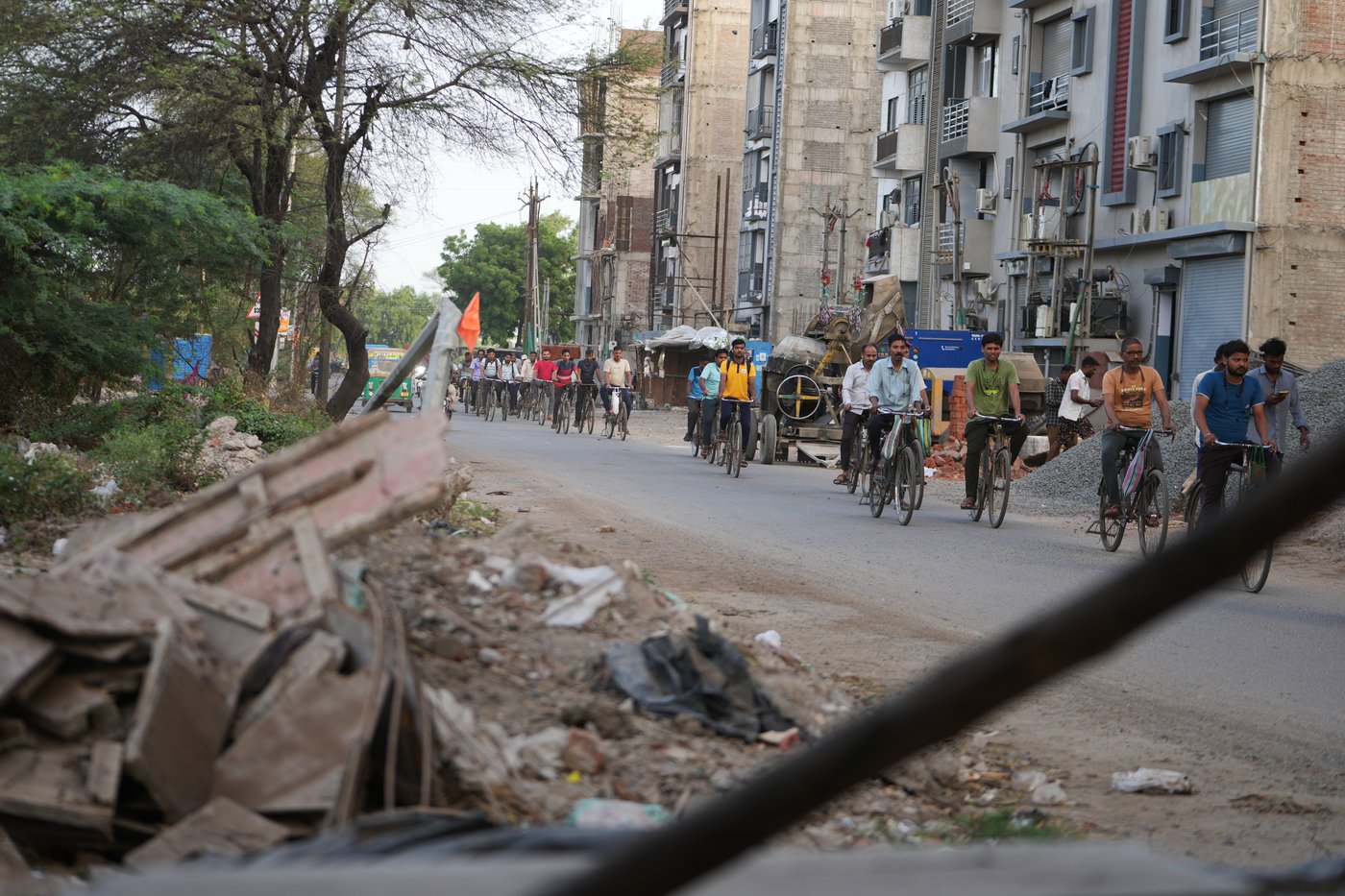 How one Indian textile worker copes with extreme heat in factory work and cramped living quarters | iNFOnews.ca