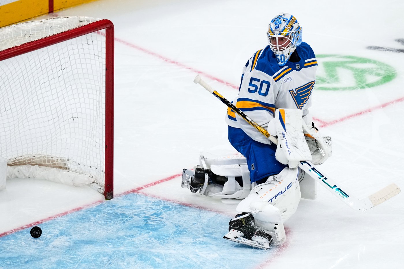 Zacha scores twice, Korpisalo makes 37 saves in Bruins' 5-2 win over Blues | iNFOnews.ca Zacha scores twice, Korpisalo makes 37 saves in Bruins' 5-2 win over Blues | iNFOnews.ca