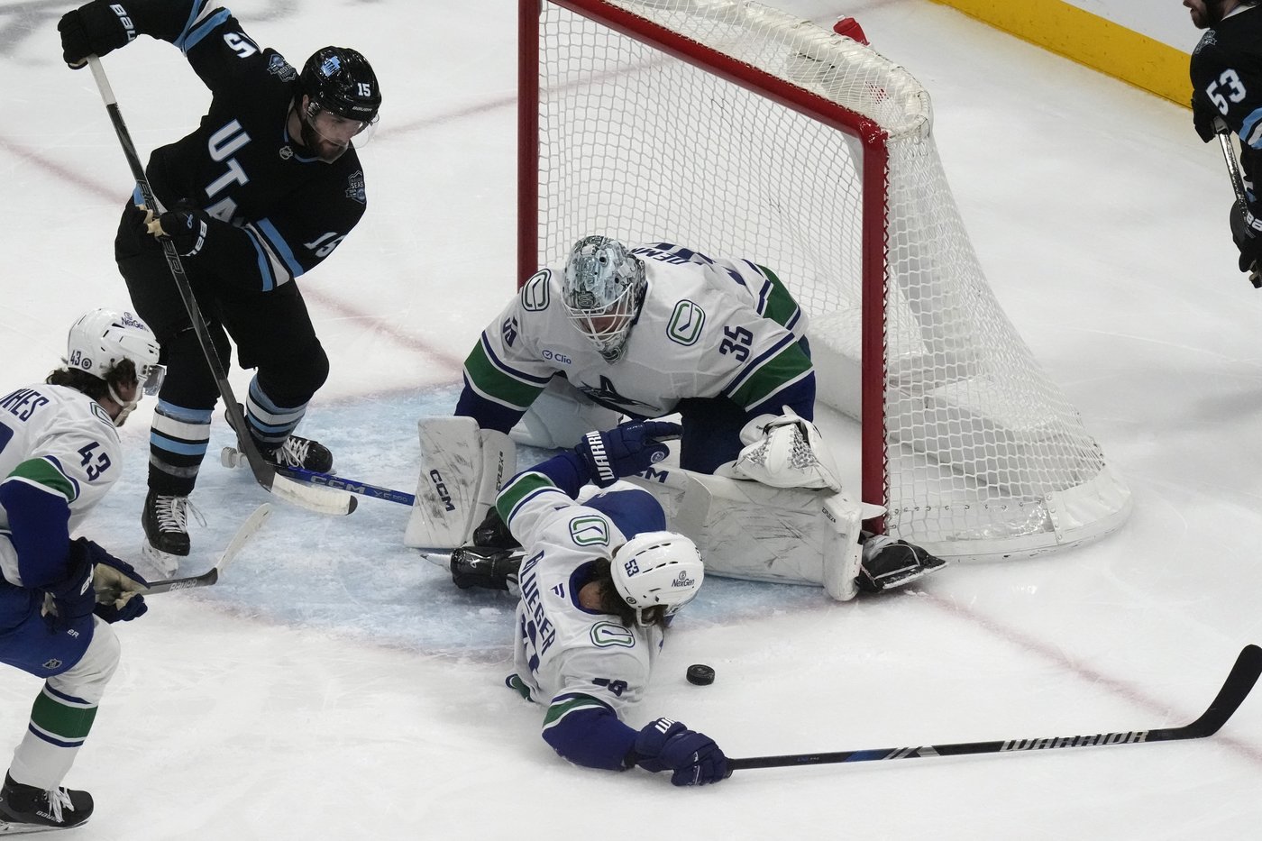Mikhail Sergachev scores in OT to lift Utah over the Canucks 3-2 | iNFOnews.ca Mikhail Sergachev scores in OT to lift Utah over the Canucks 3-2 | iNFOnews.ca