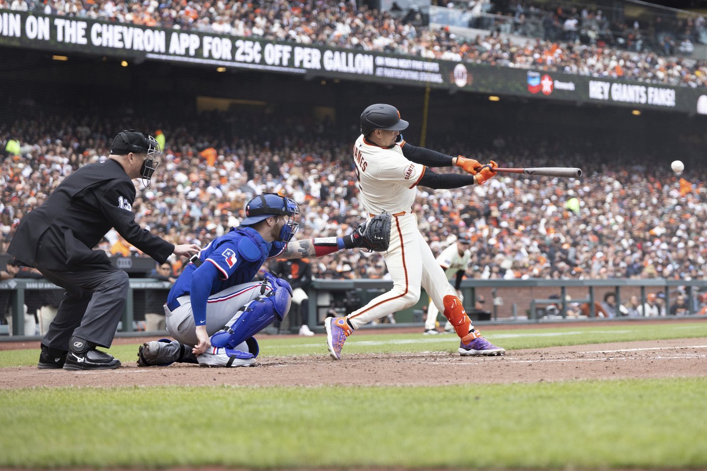 Patrick Bailey's pinch-hit single in the 9th lifts the Giants over the Rangers 3-2 | iNFOnews.ca