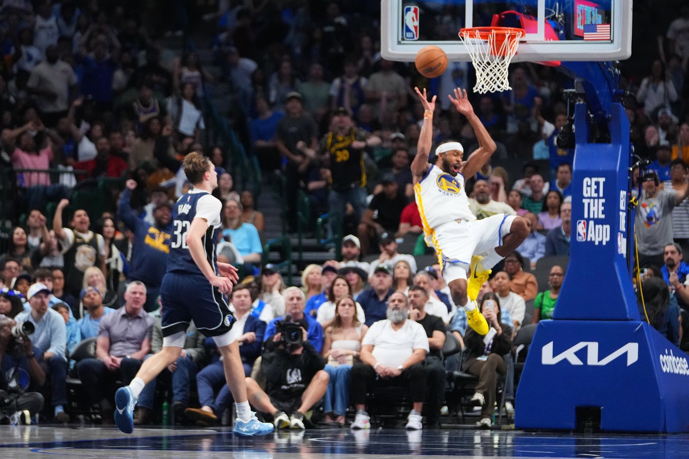 Moses Moody of the Warriors exits with apparently serious knee injury late in OT against Mavs | iNFOnews.ca Moses Moody of the Warriors exits with apparently serious knee injury late in OT against Mavs | iNFOnews.ca