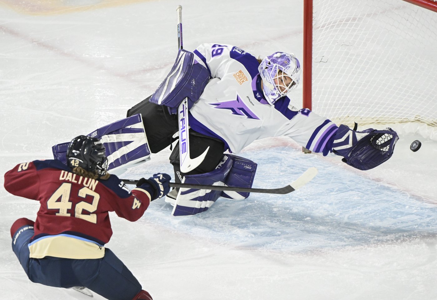 Boreen scores twice to lead Montreal Victoire to 4-2 win over Minnesota Frost | iNFOnews.ca