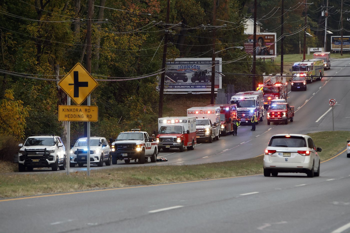 Operator dies and passengers injured as New Jersey commuter train hits a piece of a tree | iNFOnews.ca Operator dies and passengers injured as New Jersey commuter train hits a piece of a tree | iNFOnews.ca