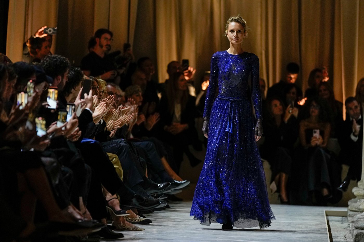 Armani's last collection shown in solemn runway show with Richard Gere, Lauren Hutton in 1st row | iNFOnews.ca