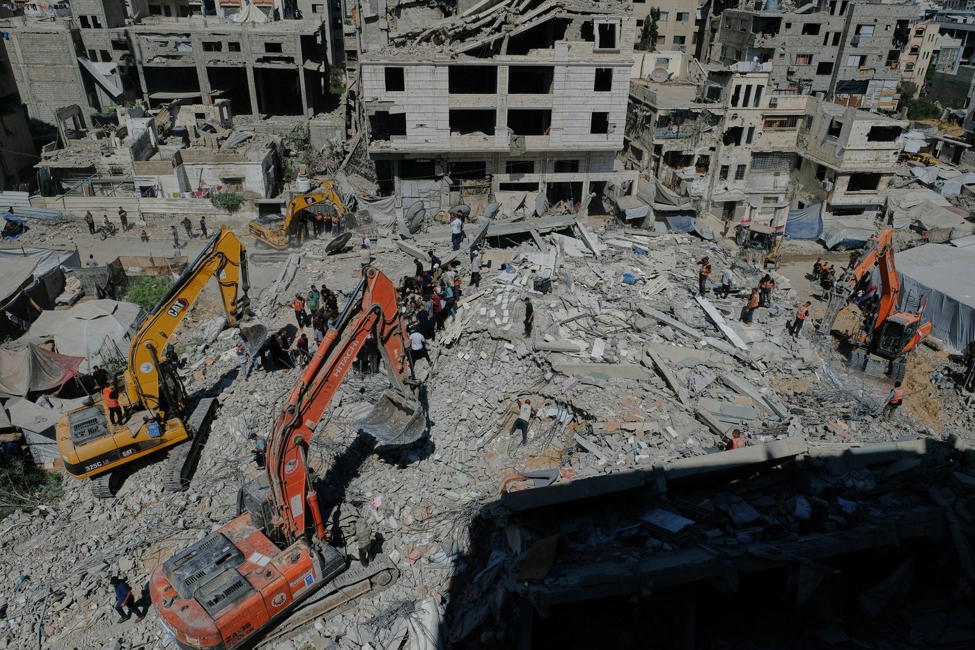 Photos show rescuers recovering bodies after strike-damaged building collapses in Gaza | iNFOnews.ca