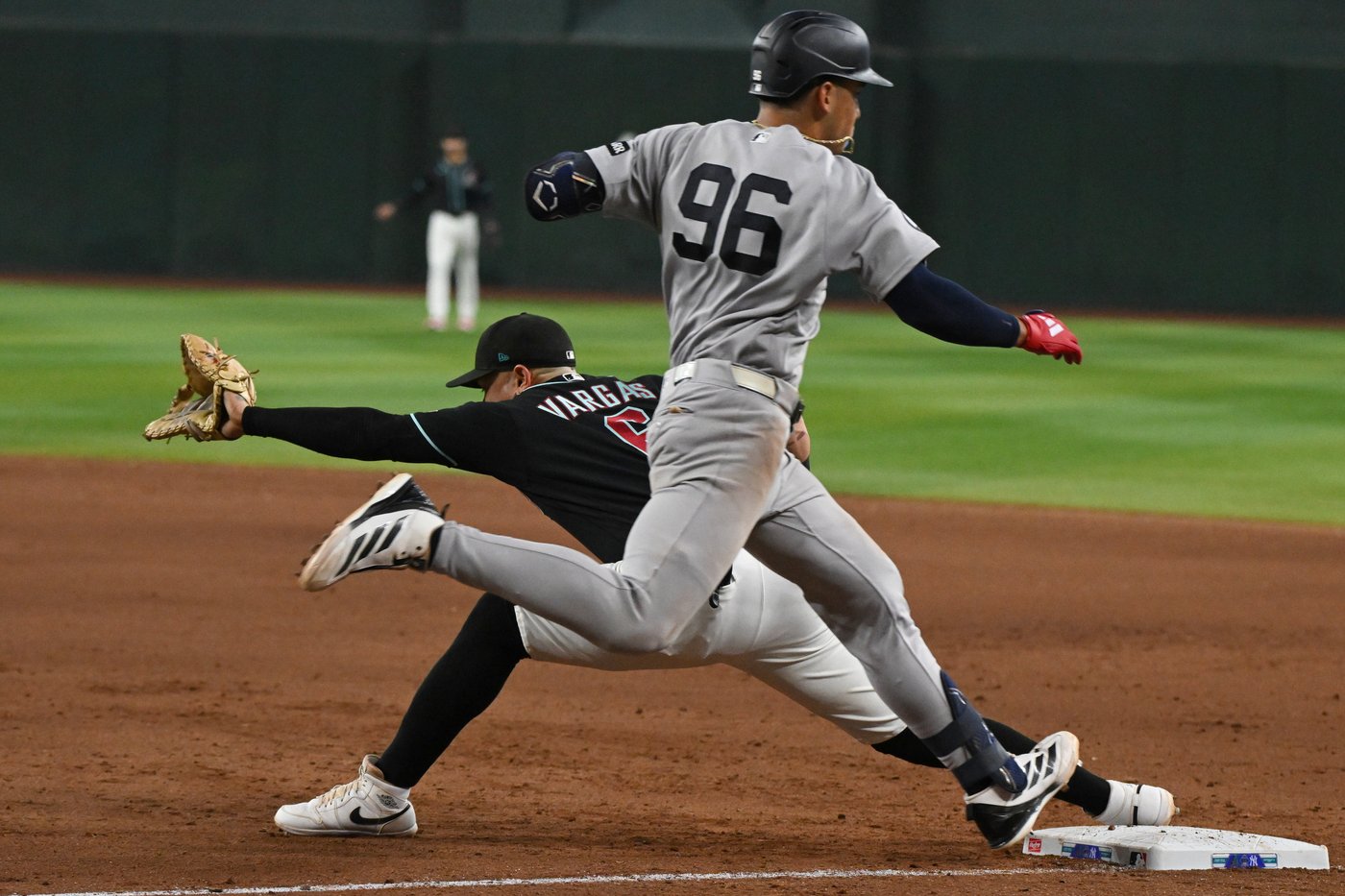 Arenado hits grand slam in the Diamondbacks' 8-4 victory over the Yankees | iNFOnews.ca