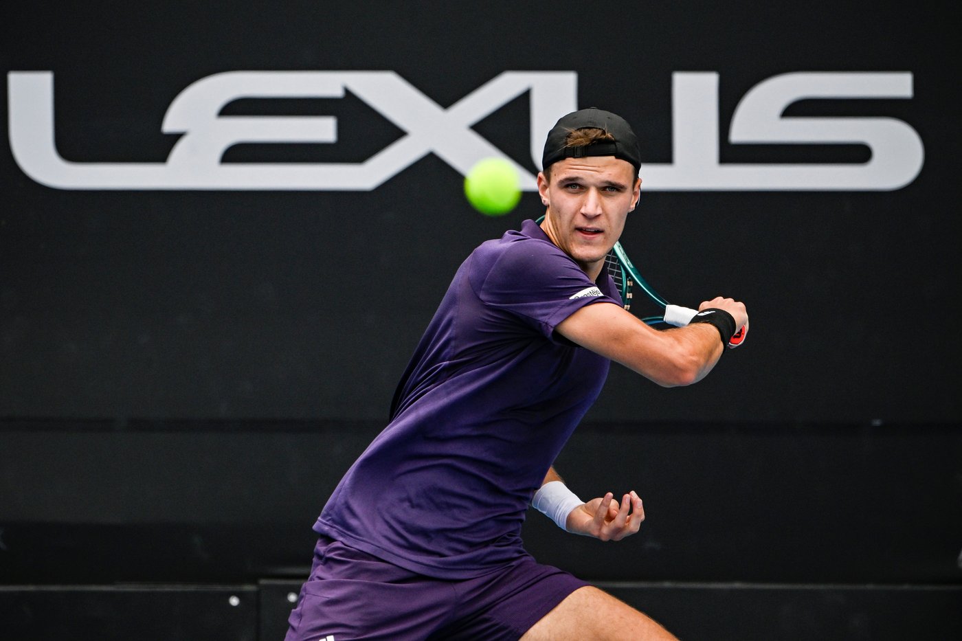 Jakub Mensik heads to the Australian Open after winning the singles title in Auckland | iNFOnews.ca