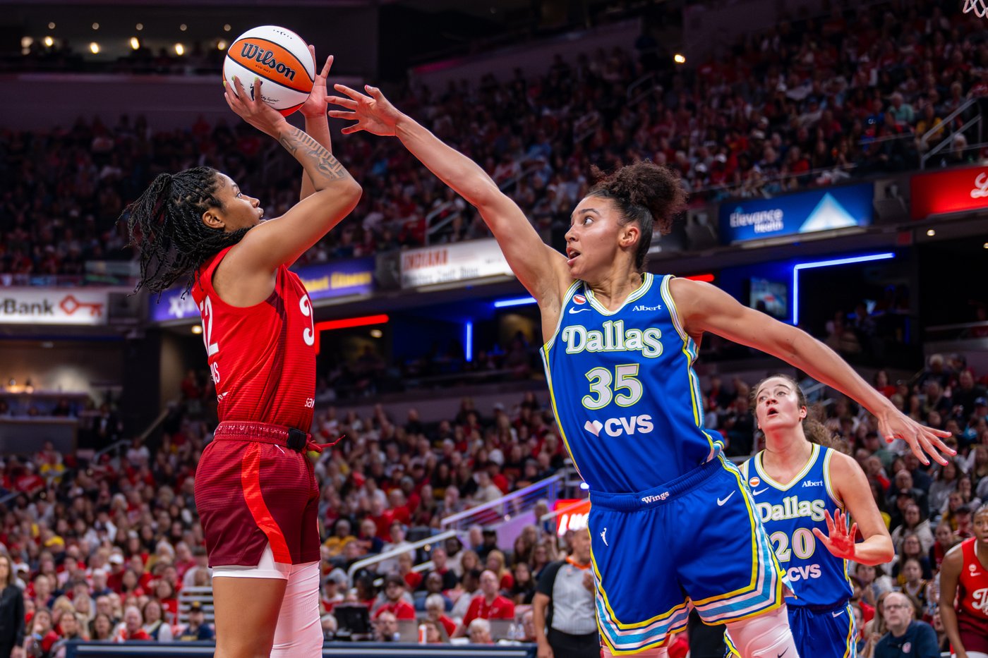 Caitlin Clark-Paige Bueckers matchup highlights WNBA's big opening weekend | iNFOnews.ca Caitlin Clark-Paige Bueckers matchup highlights WNBA's big opening weekend | iNFOnews.ca
