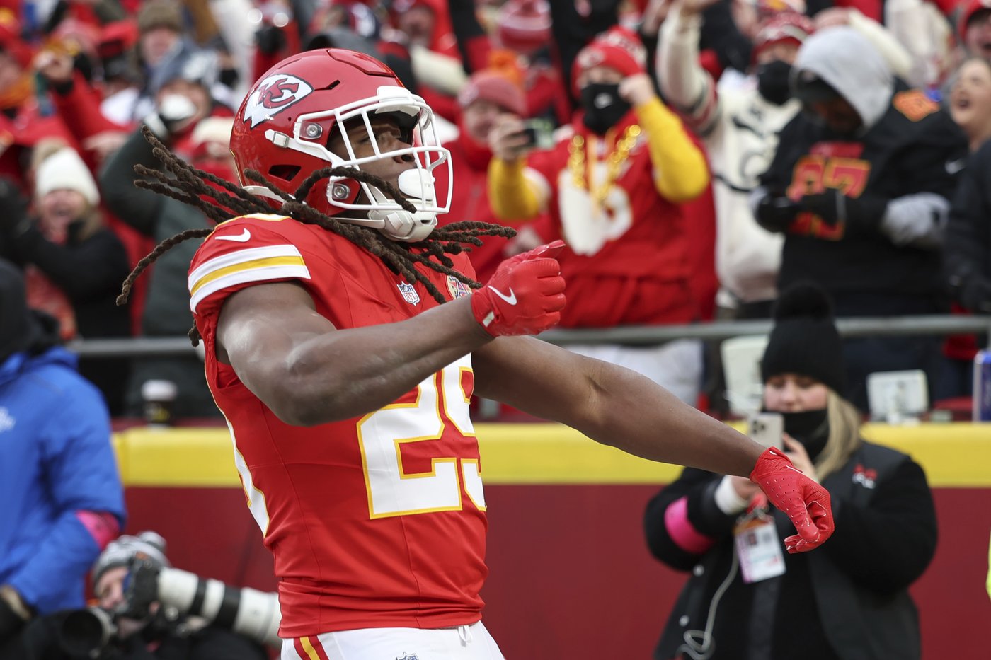 Mahomes and Kelce help Chiefs to a 23-14 win over Texans and another AFC title game trip | iNFOnews.ca Mahomes and Kelce help Chiefs to a 23-14 win over Texans and another AFC title game trip | iNFOnews.ca