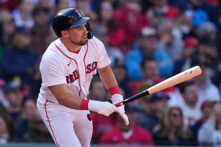 Red Sox's Caleb Durbin gets booed, snaps season-opening hitless streak in Boston home opener | iNFOnews.ca