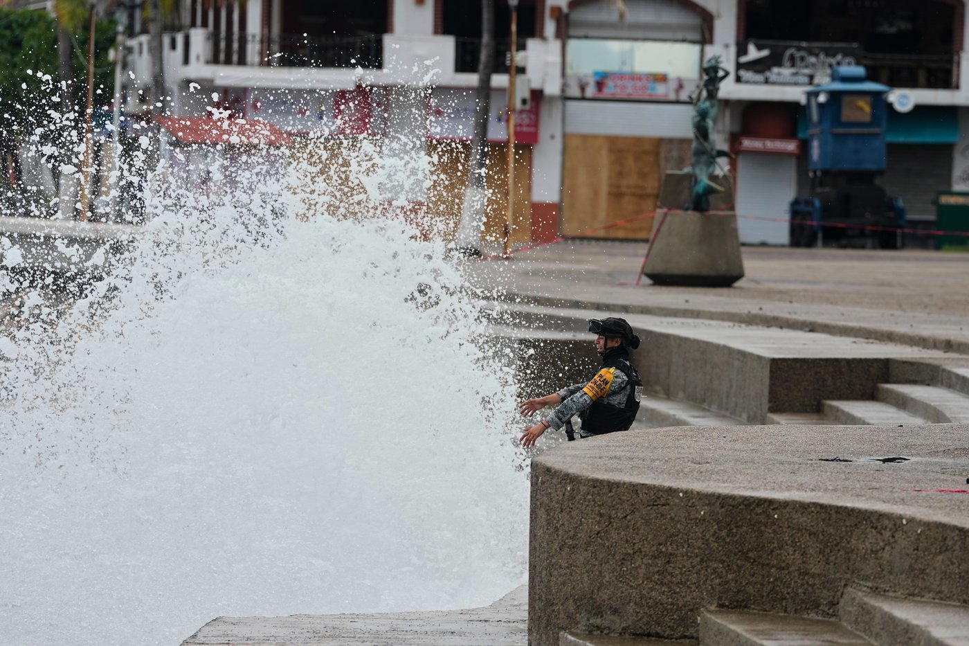 Hurricane Simon pounds resorts and vulnerable towns along Mexico’s Pacific coast | iNFOnews.ca