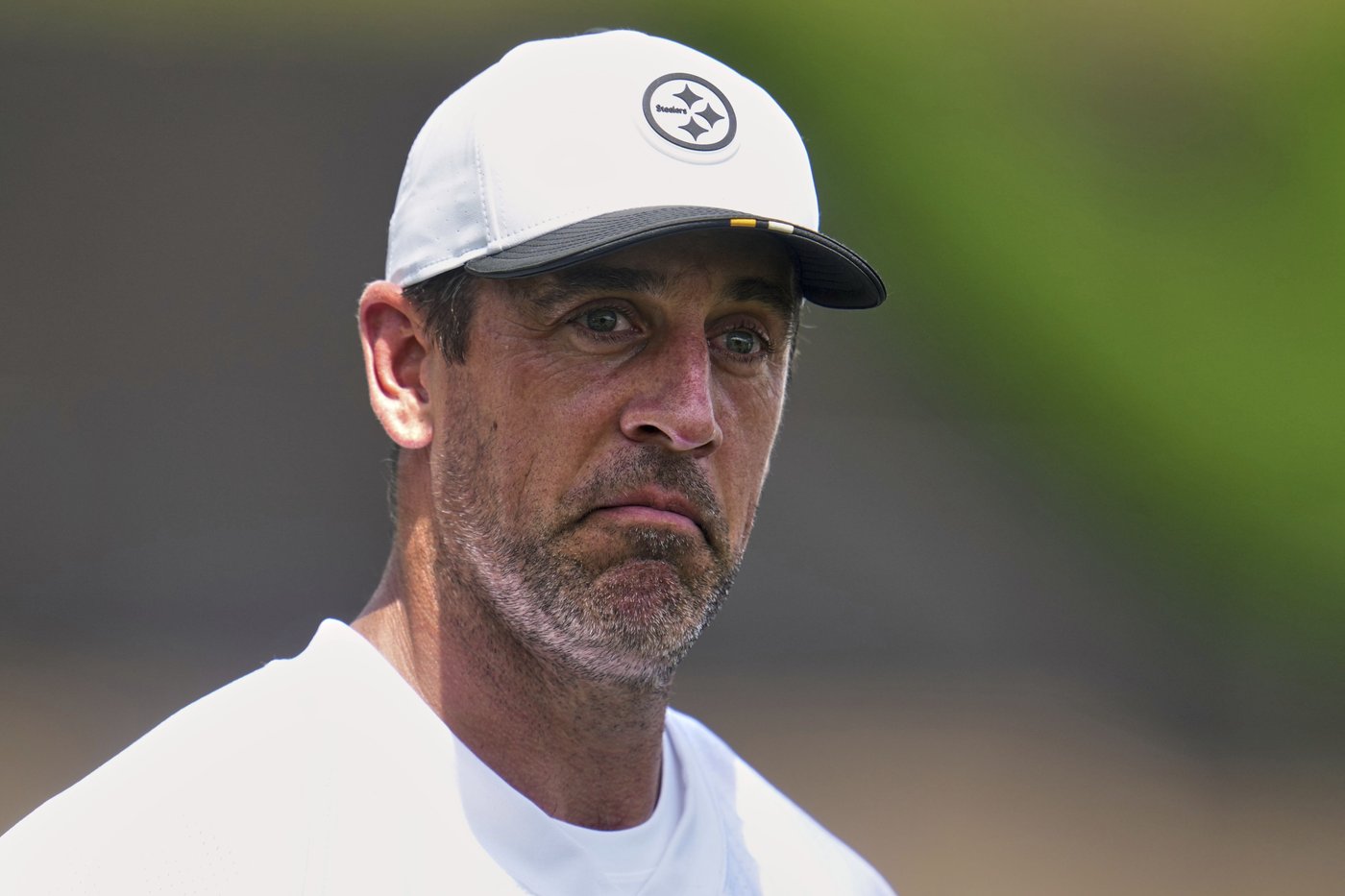 Aaron Rodgers' first training camp in Pittsburgh starts with a meaningless pick and careful optimism | iNFOnews.ca