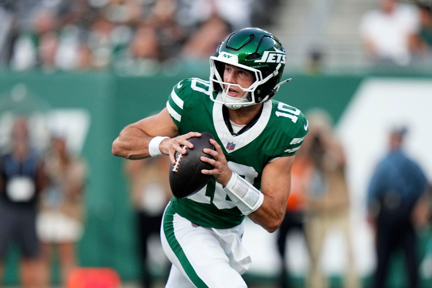 Cade Klubnik starts, leads Jets to 2 scores in debut. Geno Smith sits with sore foot, AP source says | iNFOnews.ca Cade Klubnik starts, leads Jets to 2 scores in debut. Geno Smith sits with sore foot, AP source says | iNFOnews.ca