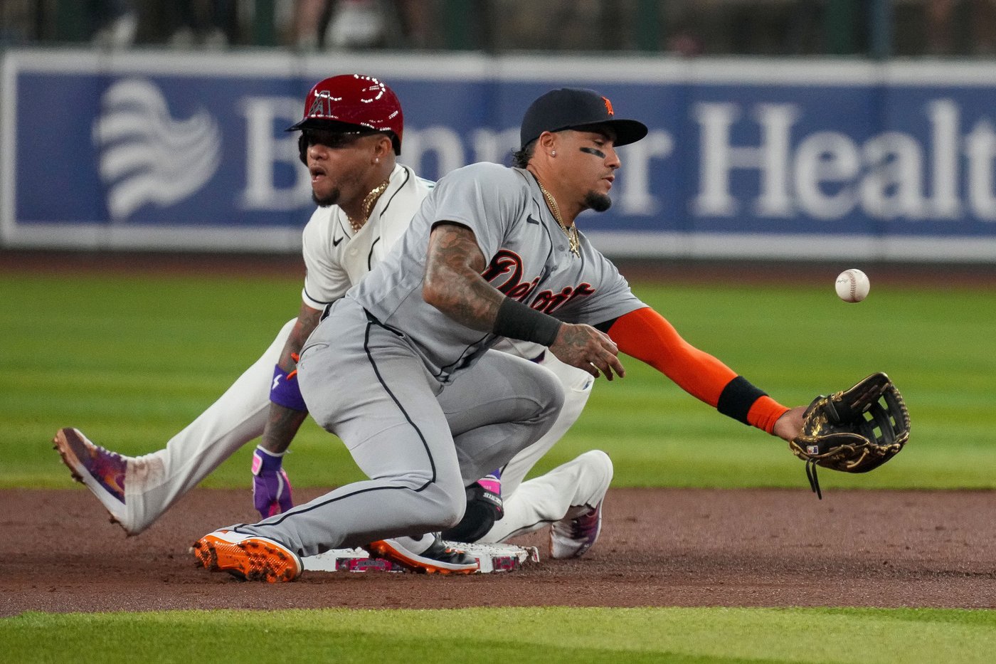 Vitello, Giants get 1st win by beating Padres 3-2 as Bader homers off Buehler | iNFOnews.ca Vitello, Giants get 1st win by beating Padres 3-2 as Bader homers off Buehler | iNFOnews.ca