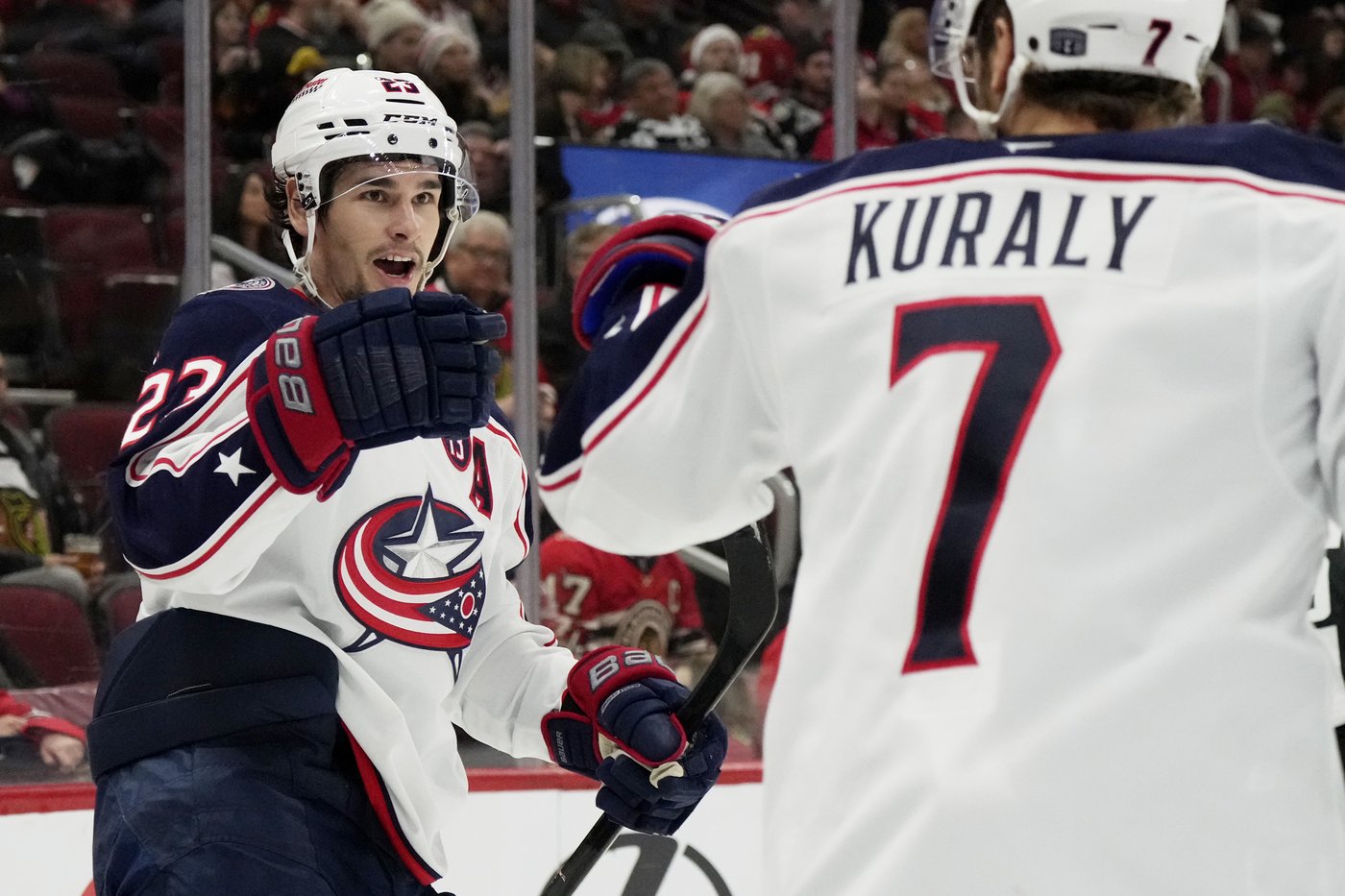 Monahan with goal and assist, Blue Jackets extend points streak to 6 with 6-3 win over Blackhawks | iNFOnews.ca