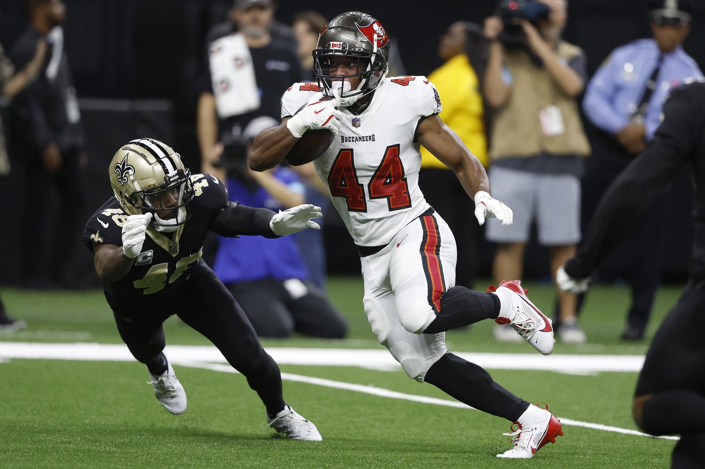 Mayfield passes for 4 TDs as the Bucs treat storm-weary fans to a 51-27 win over the Saints | iNFOnews.ca Mayfield passes for 4 TDs as the Bucs treat storm-weary fans to a 51-27 win over the Saints | iNFOnews.ca