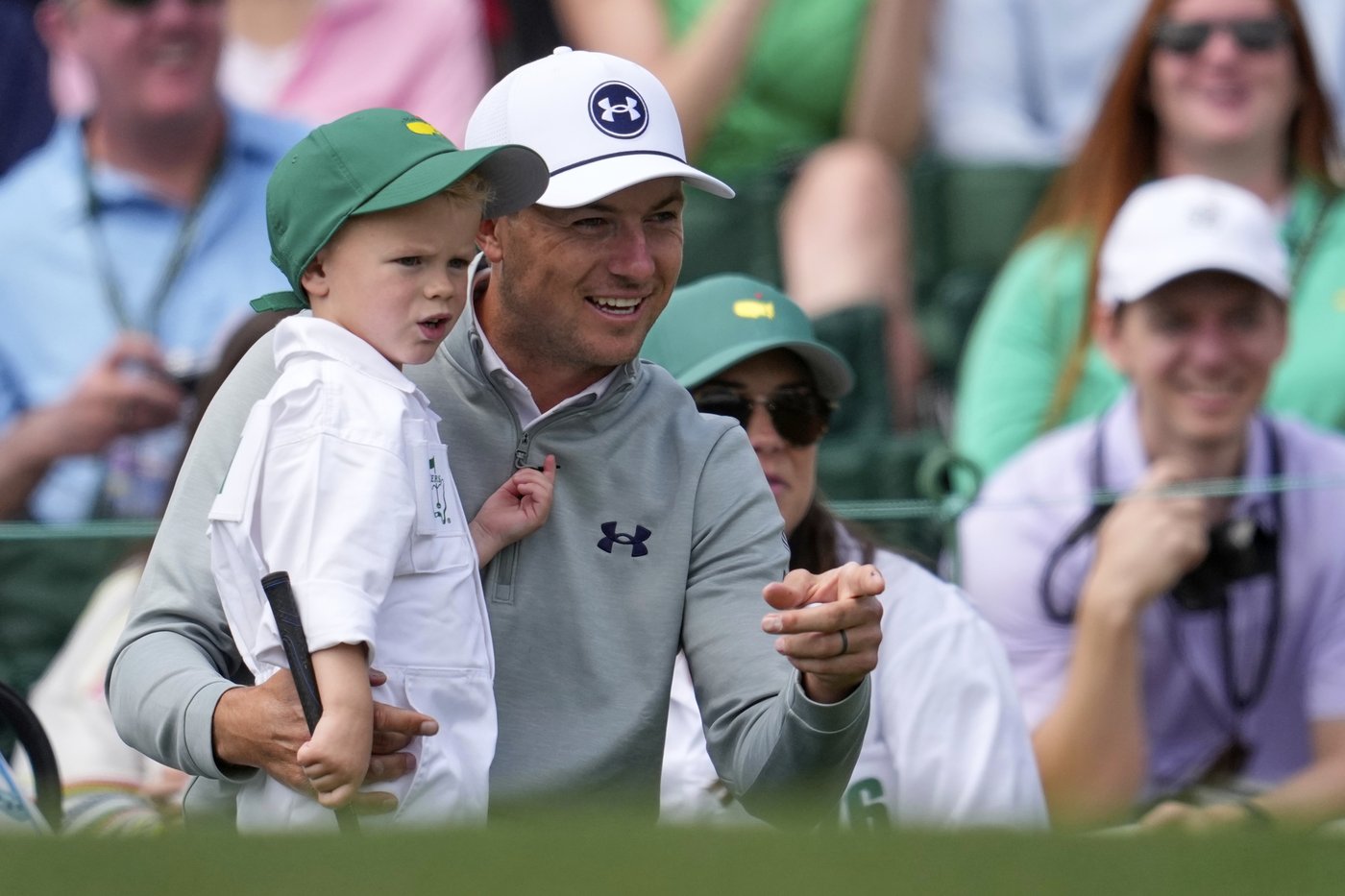 Jordan Spieth's 3-year-old son and 89-year-old Gary Player make memories at Masters Par 3 Contest | iNFOnews.ca
