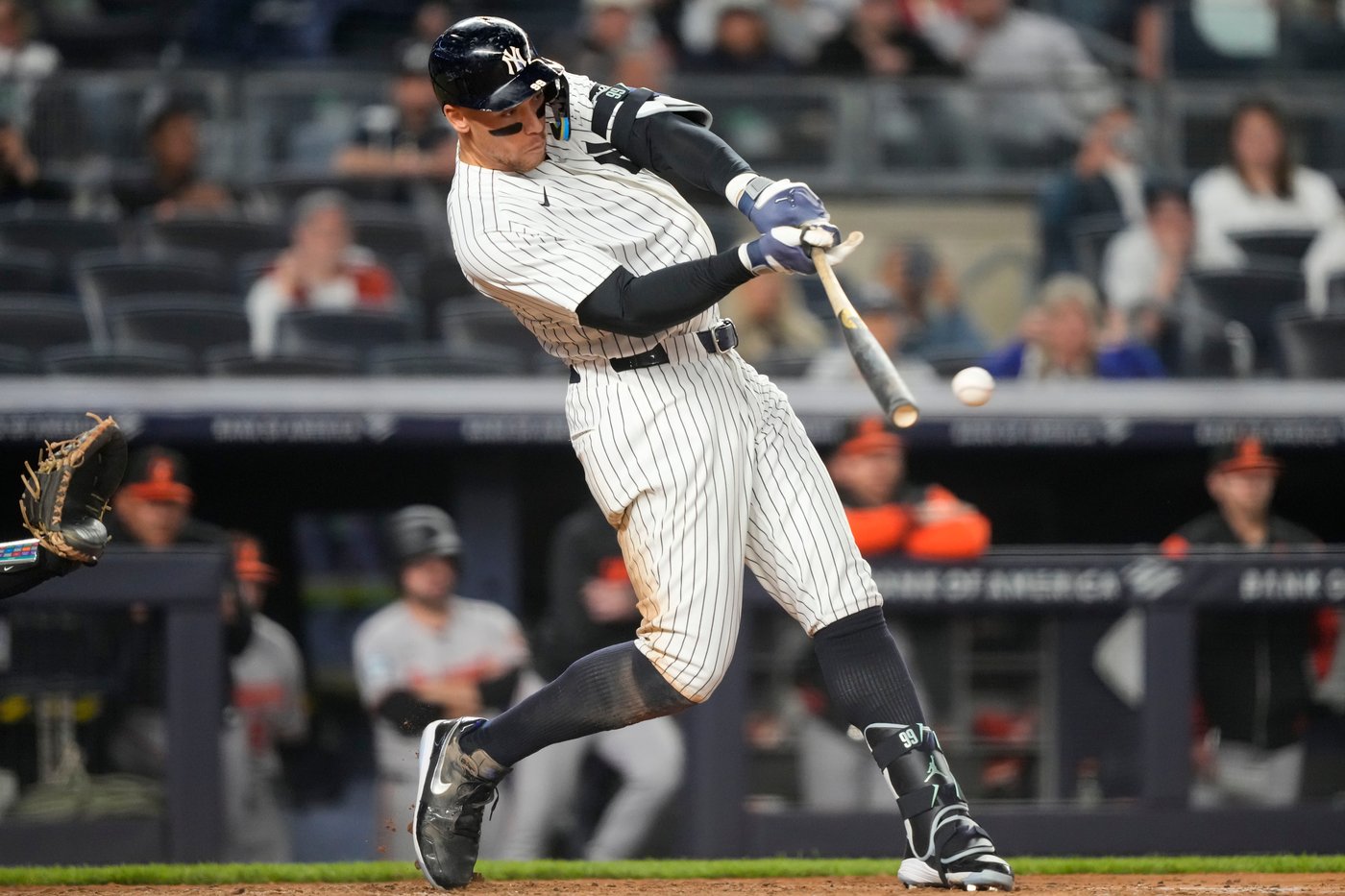 Judge wants new Bronx tradition: Sterling's voice booming “Theee Yankees win!" before Sinatra song | iNFOnews.ca Judge wants new Bronx tradition: Sterling's voice booming “Theee Yankees win!" before Sinatra song | iNFOnews.ca