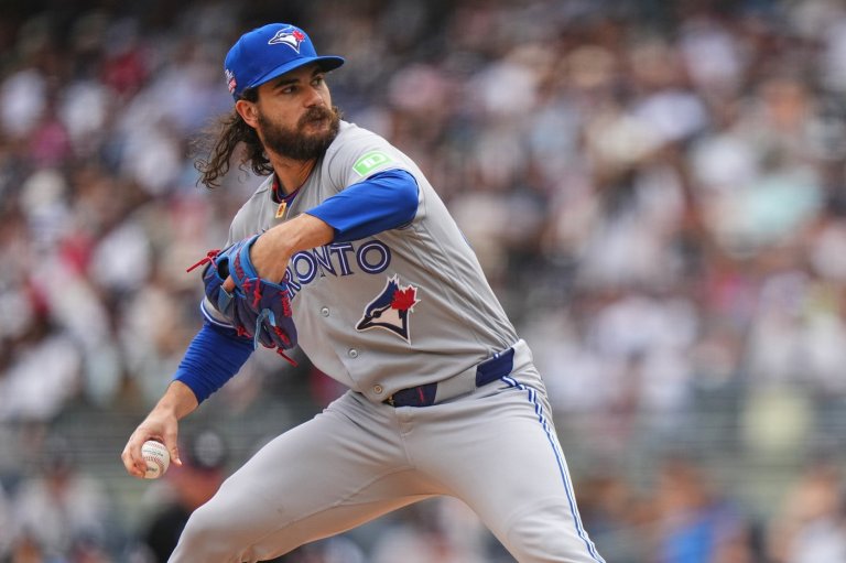 Blue Jays ace Dylan Cease has a no-hitter against the Yankees through six innings | iNFOnews.ca