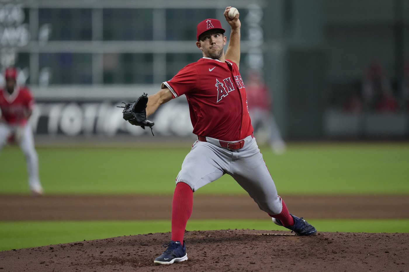 Anderson sparkles and Angels overcome fan breaking up Trout's catch in 4-1 win over Astros | iNFOnews.ca