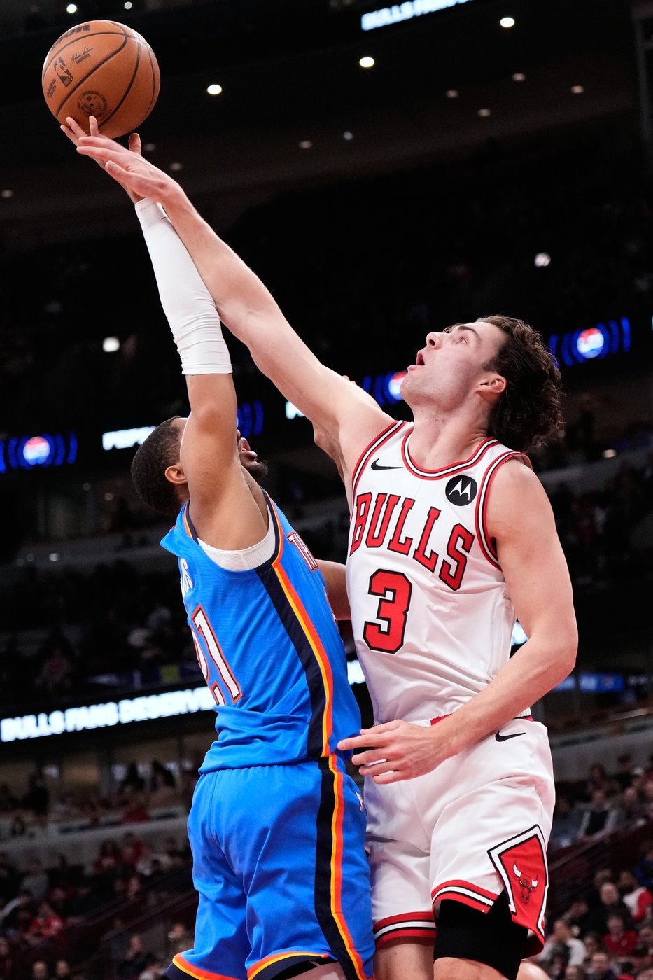 McCain scores 20 as Thunder beat Bulls 116-108 without Gilgeous-Alexander | iNFOnews.ca