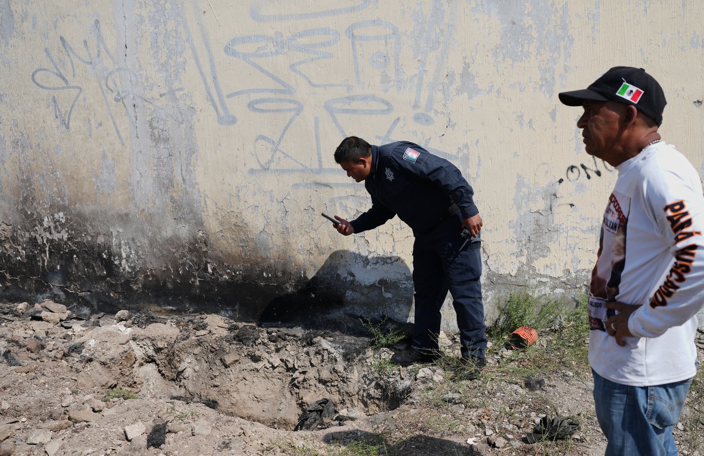 They scour the Mexican cartel lands for the missing - and for closure | iNFOnews.ca