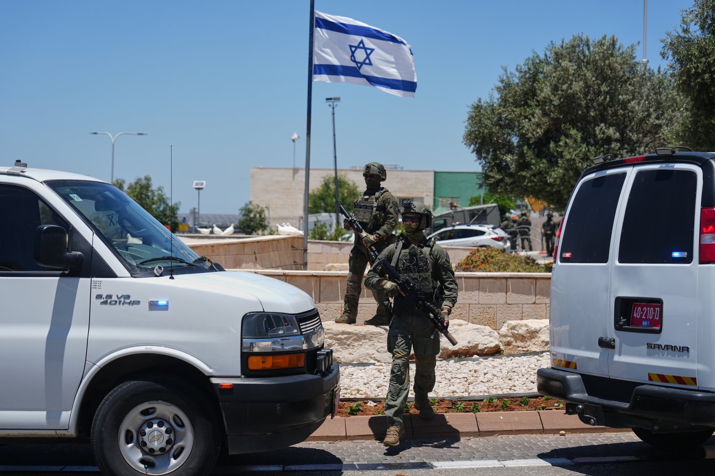 Arab attacker opens fire in central Israel, killing 1 and wounding 5 | iNFOnews.ca Arab attacker opens fire in central Israel, killing 1 and wounding 5 | iNFOnews.ca