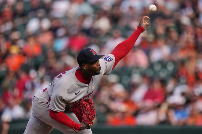 Chapman, Red Sox celebrate his 400th career save as 'special' | iNFOnews.ca