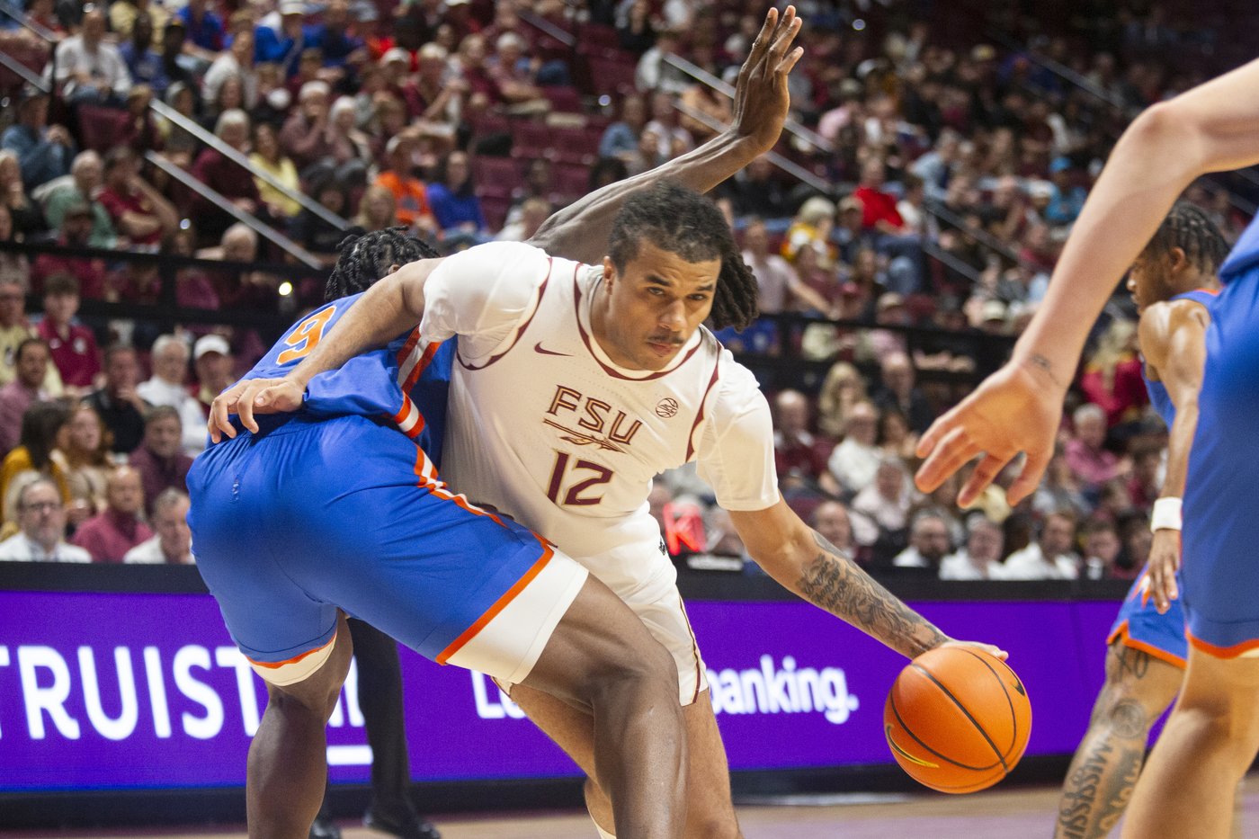 Clayton scores 25 points as No. 20 Florida, Todd Golden beat Florida State 87-74 on the road | iNFOnews.ca Clayton scores 25 points as No. 20 Florida, Todd Golden beat Florida State 87-74 on the road | iNFOnews.ca