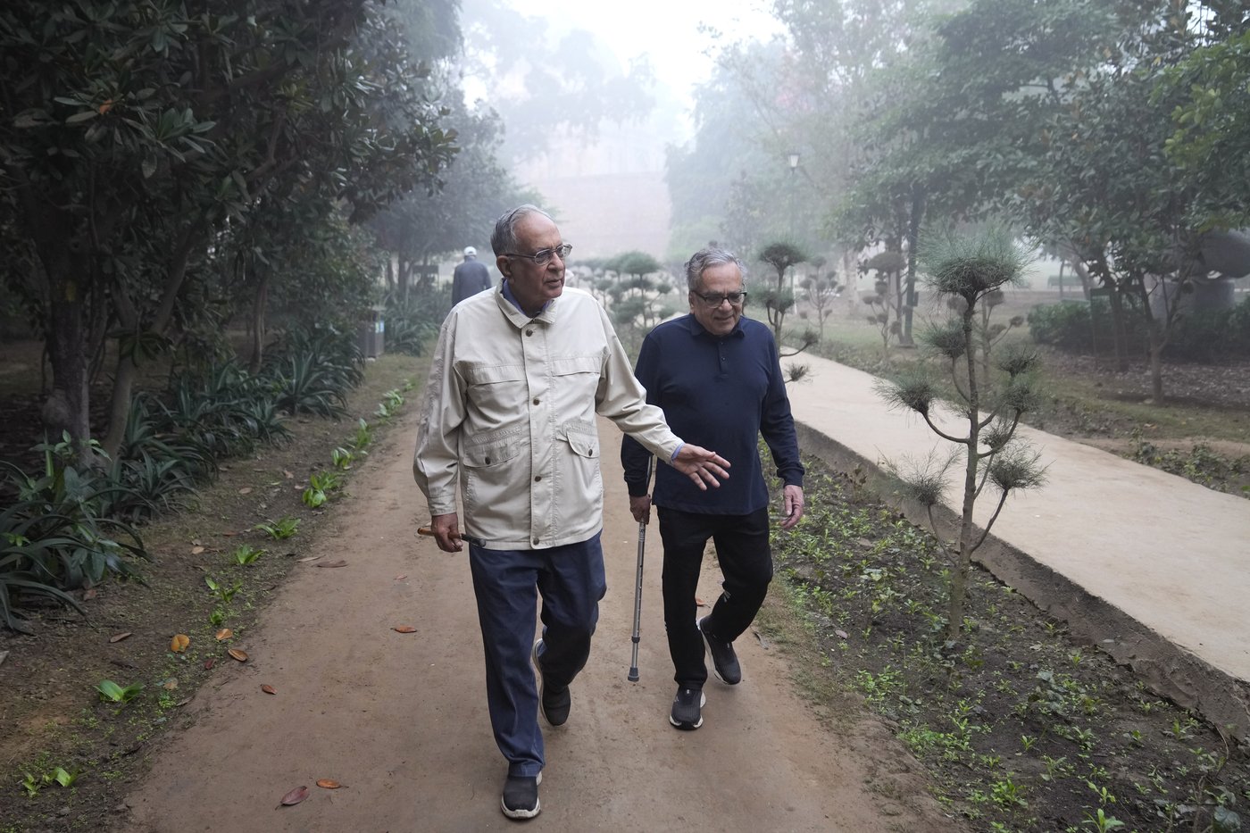 Park regulars in New Delhi's Lodhi Garden say toxic pollution levels won't force them out | iNFOnews.ca