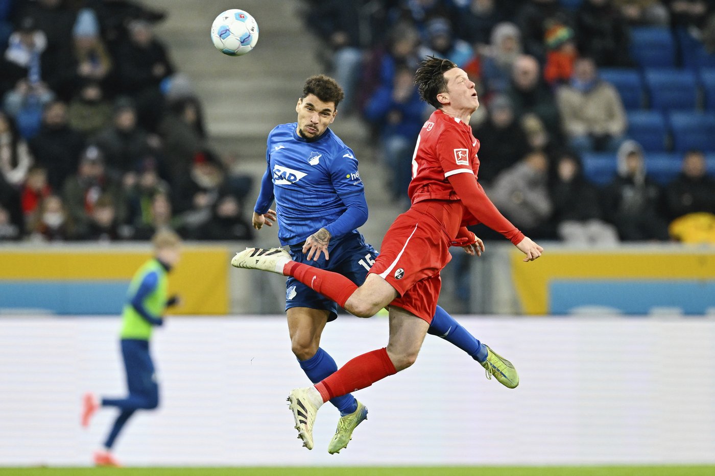 Wind powers Wolfsburg to 4-3 win after trailing Mainz three times in Bundesliga thriller | iNFOnews.ca Wind powers Wolfsburg to 4-3 win after trailing Mainz three times in Bundesliga thriller | iNFOnews.ca