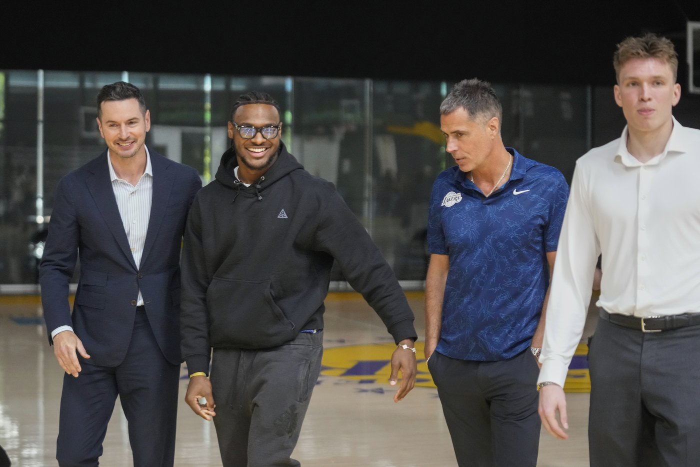 While LeBron and Bronny prepare for their historic family pairing, the Lakers shrug off the critics | iNFOnews.ca While LeBron and Bronny prepare for their historic family pairing, the Lakers shrug off the critics | iNFOnews.ca