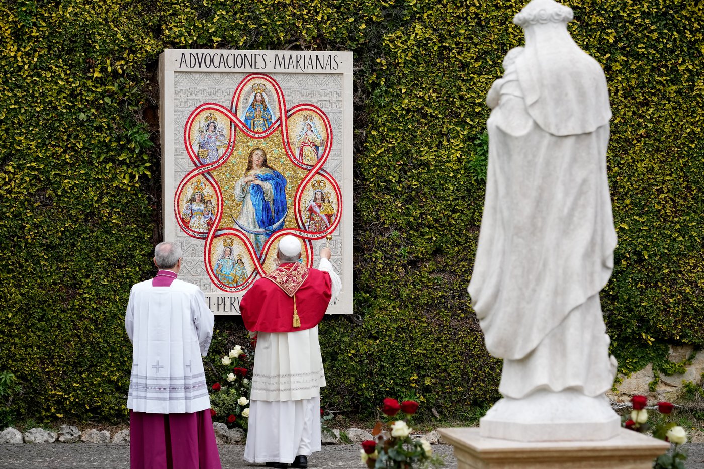 Pope gets invitation to visit Peru during a Vatican garden party, then stays for lunch | iNFOnews.ca Pope gets invitation to visit Peru during a Vatican garden party, then stays for lunch | iNFOnews.ca