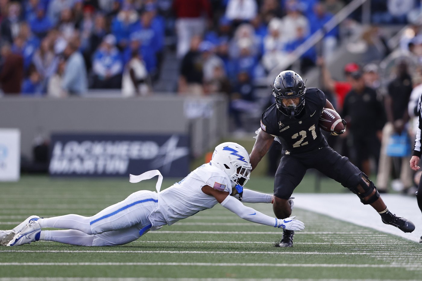 Kanye Udoh scores two touchdowns and leads No. 21 Army over Air Force 20-3 | iNFOnews.ca Kanye Udoh scores two touchdowns and leads No. 21 Army over Air Force 20-3 | iNFOnews.ca