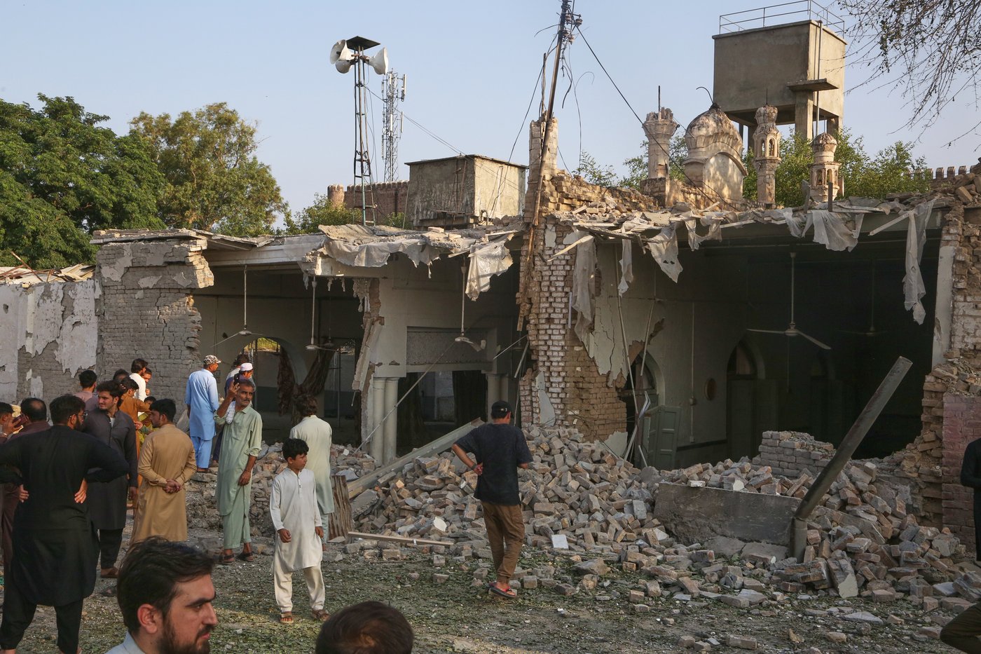Pakistani forces end 20-hour standoff with militants in the northwest | iNFOnews.ca