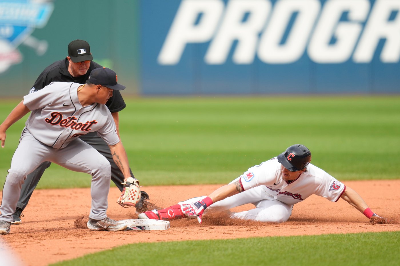Rocchio becomes 6th player with grand slam, walk-off homer in same game, Guardians beat Tigers 7-6 | iNFOnews.ca