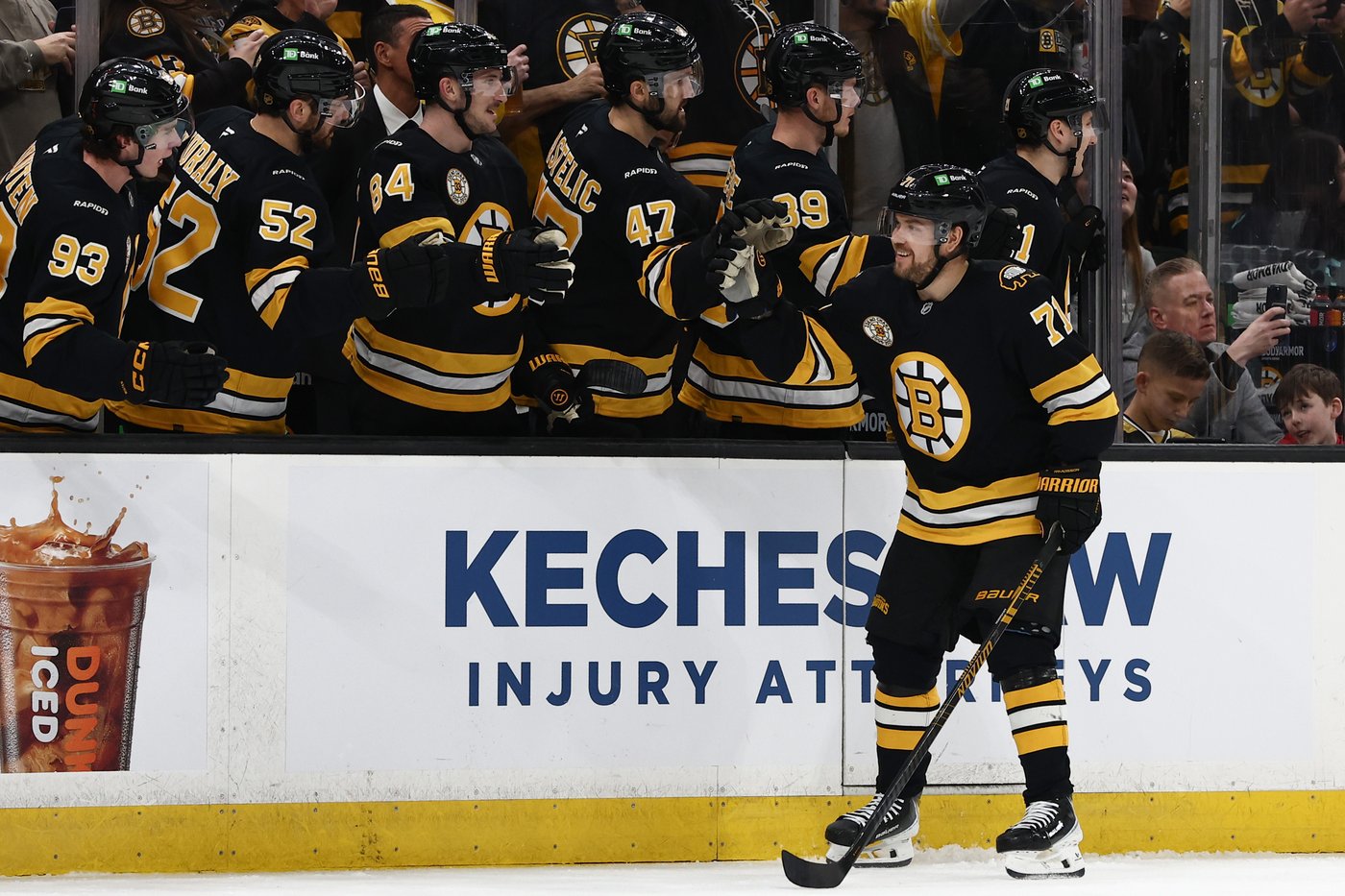 After retiring Zdeno Chara's No. 33, Bruins get off to quick start and beat Kraken 4-2 | iNFOnews.ca After retiring Zdeno Chara's No. 33, Bruins get off to quick start and beat Kraken 4-2 | iNFOnews.ca
