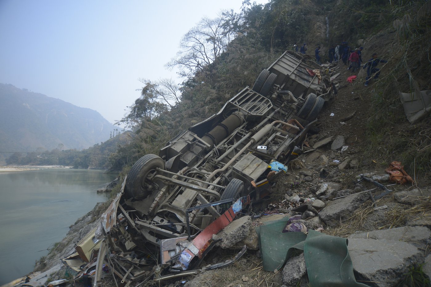 A packed bus plunges off a Nepal highway, killing 19 and injuring 25 | iNFOnews.ca