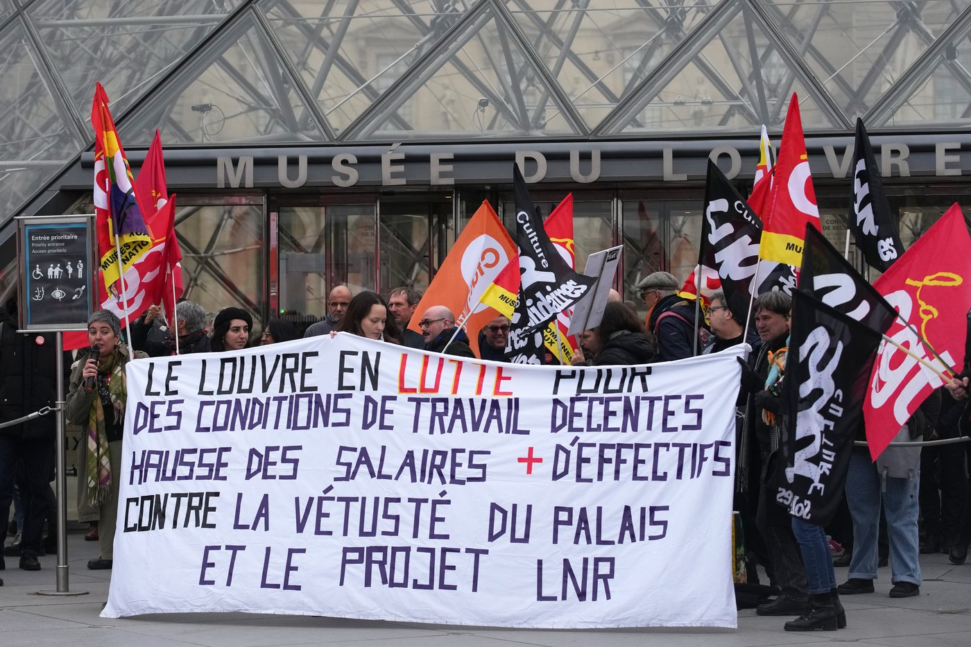 Louvre workers vote to extend a strike as the museum partially reopens | iNFOnews.ca