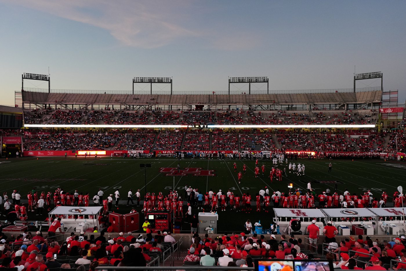 No. 22 Houston routs Southern 77-6 in game played briefly without stadium lights | iNFOnews.ca