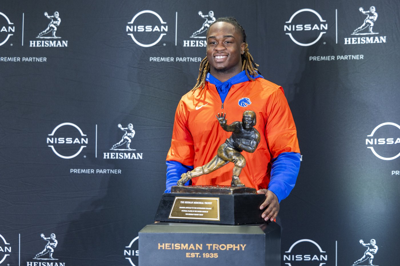 Travis Hunter and Ashton Jeanty give this year's Heisman Trophy ceremony a different vibe | iNFOnews.ca