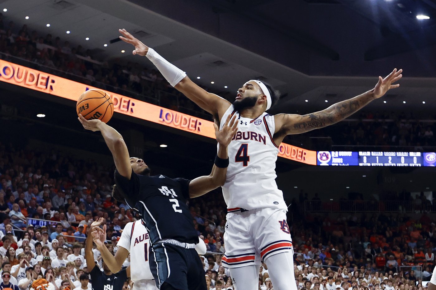 Broome has 30 points and 17 rebounds to lead No. 4 Auburn past North Alabama 102-69 | iNFOnews.ca