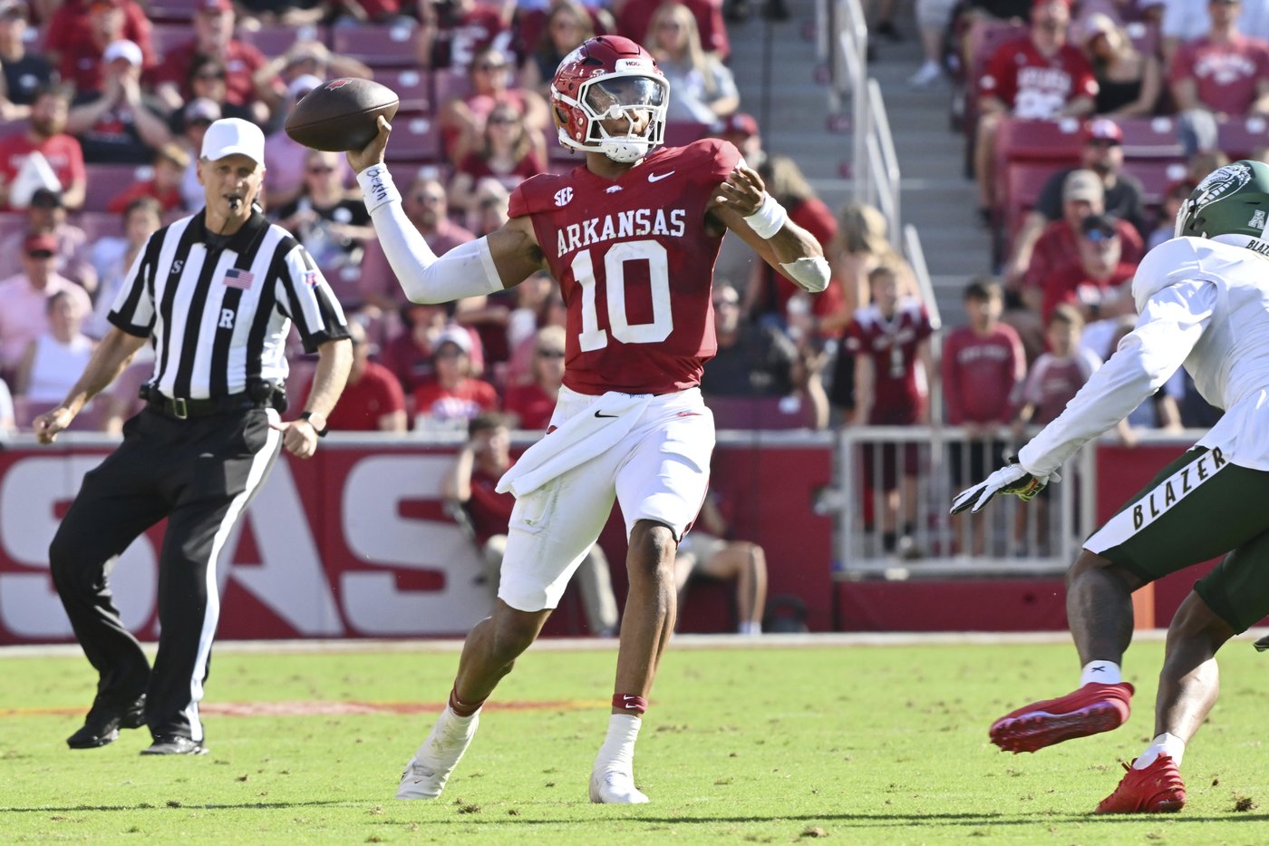 Auburn hosts Arkansas in SEC opener for both 2-1 teams | iNFOnews.ca Auburn hosts Arkansas in SEC opener for both 2-1 teams | iNFOnews.ca