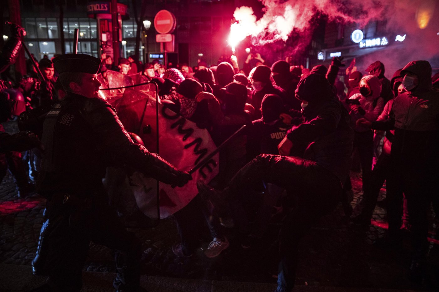 Protests erupt in Paris over pro-Israel gala organized by far-right figures | iNFOnews.ca