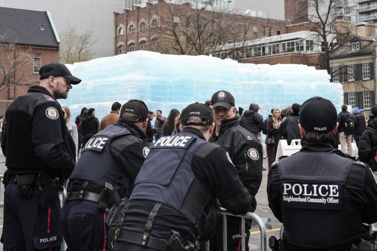 Streamer appears to find release date for Drake's new album hidden within ice structure | iNFOnews.ca