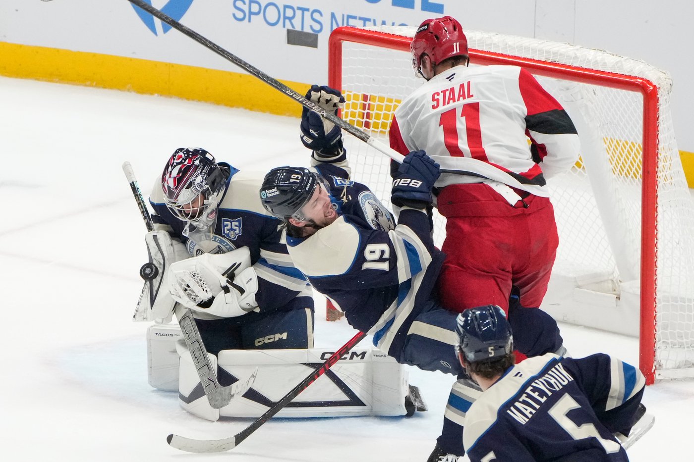 Carolina reaches 100-point mark and stays atop East with 5-2 victory over Blue Jackets | iNFOnews.ca Carolina reaches 100-point mark and stays atop East with 5-2 victory over Blue Jackets | iNFOnews.ca
