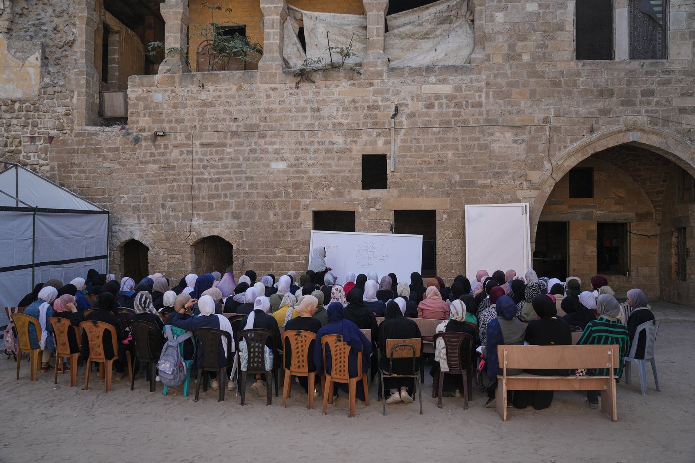 Humanitarian officials race to reopen Gaza schools, in photos | iNFOnews.ca
