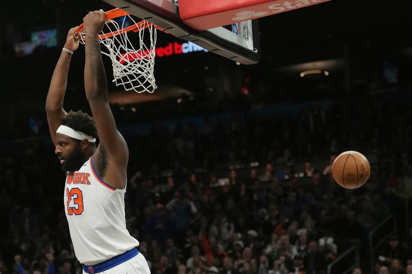 Booker scores 31 points, Brooks adds 27 as Suns hold on to beat Knicks 112-107 | iNFOnews.ca Booker scores 31 points, Brooks adds 27 as Suns hold on to beat Knicks 112-107 | iNFOnews.ca