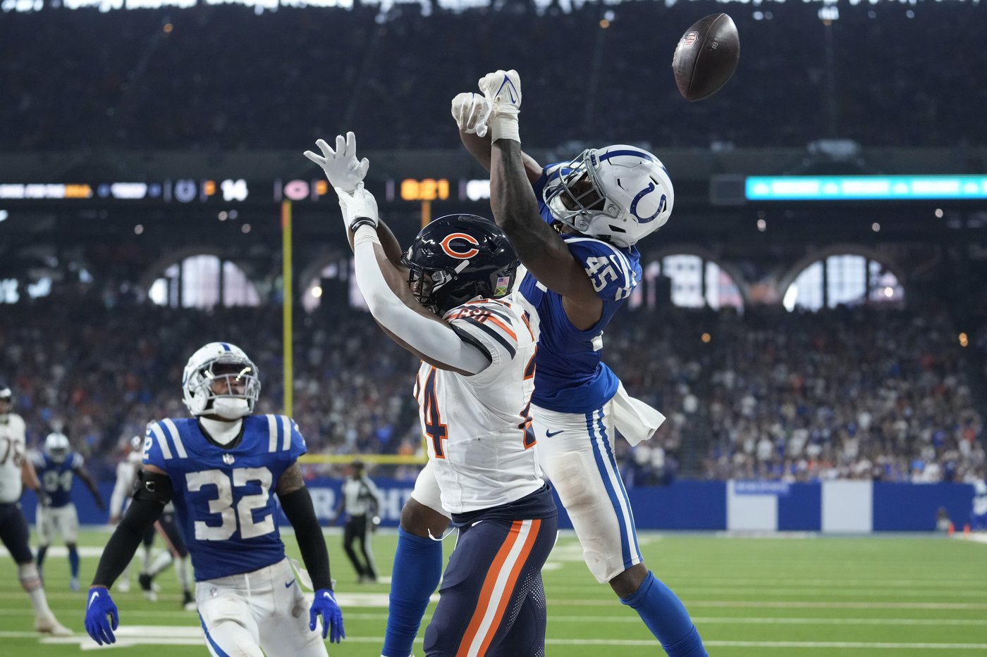 Colts rush for 3 TDs as struggling defense slows Bears offense for a 21-16 victory | iNFOnews.ca