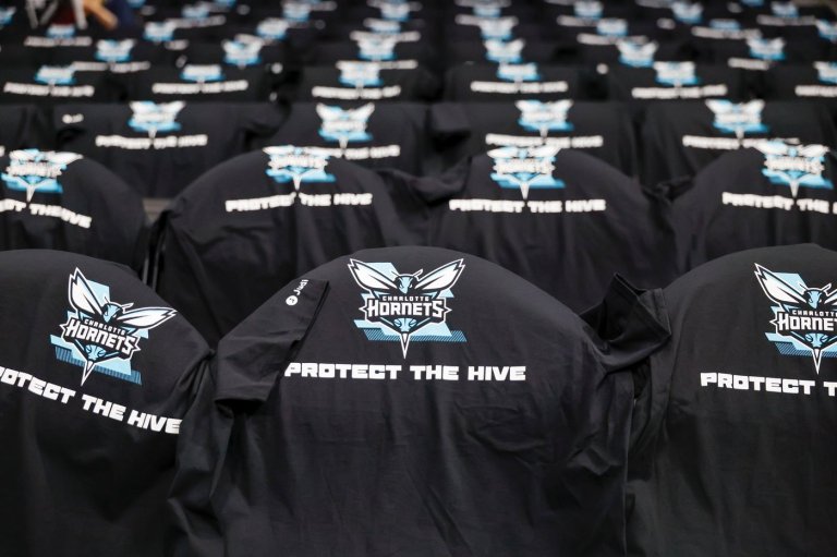 Hornets celebrate first postseason home game in 10 years by handing out 'Protect the Hive' T-shirts | iNFOnews.ca